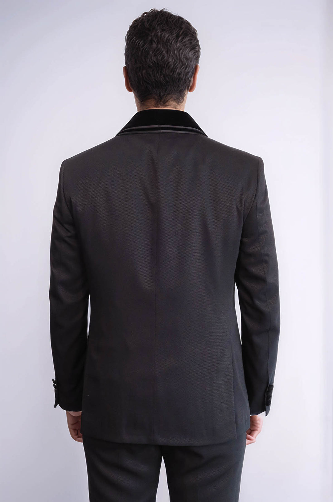 Esmoquin negro de tres piezas con cuello chal y estampado del mismo color para hombre - Wessi