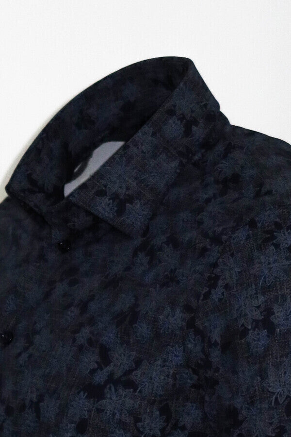 Camisa azul oscuro ajustada con estampado de flores - Wessi