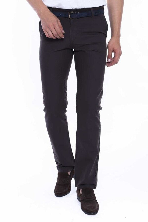 Pantalones de lona de algodón con bolsillos en color marrón oscuro para hombre - Wessi