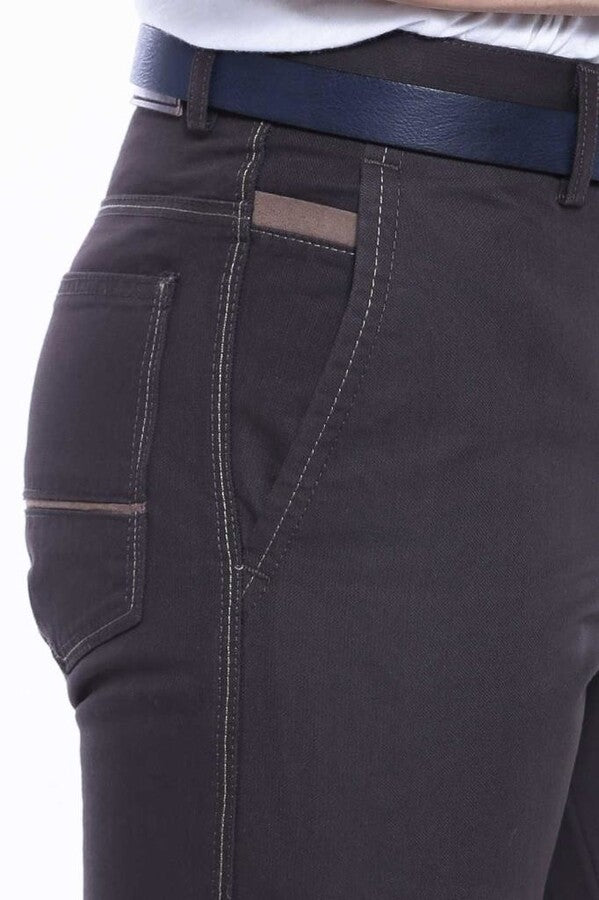 Pantalones de lona de algodón con bolsillos en color marrón oscuro para hombre - Wessi