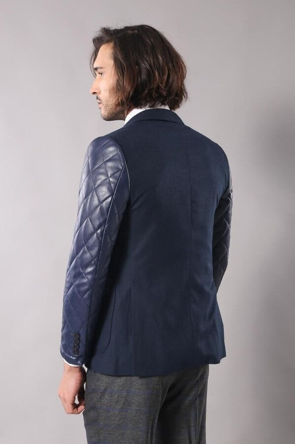 Blazer azul marino acolchado con mangas de cuero - Wessi