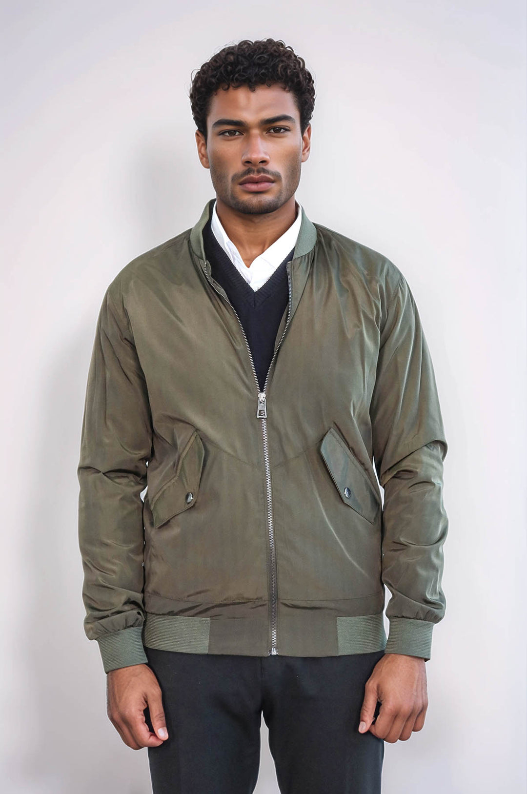 Abrigo bomber color caqui con bolsillos con solapa y cremallera para hombre - Wessi