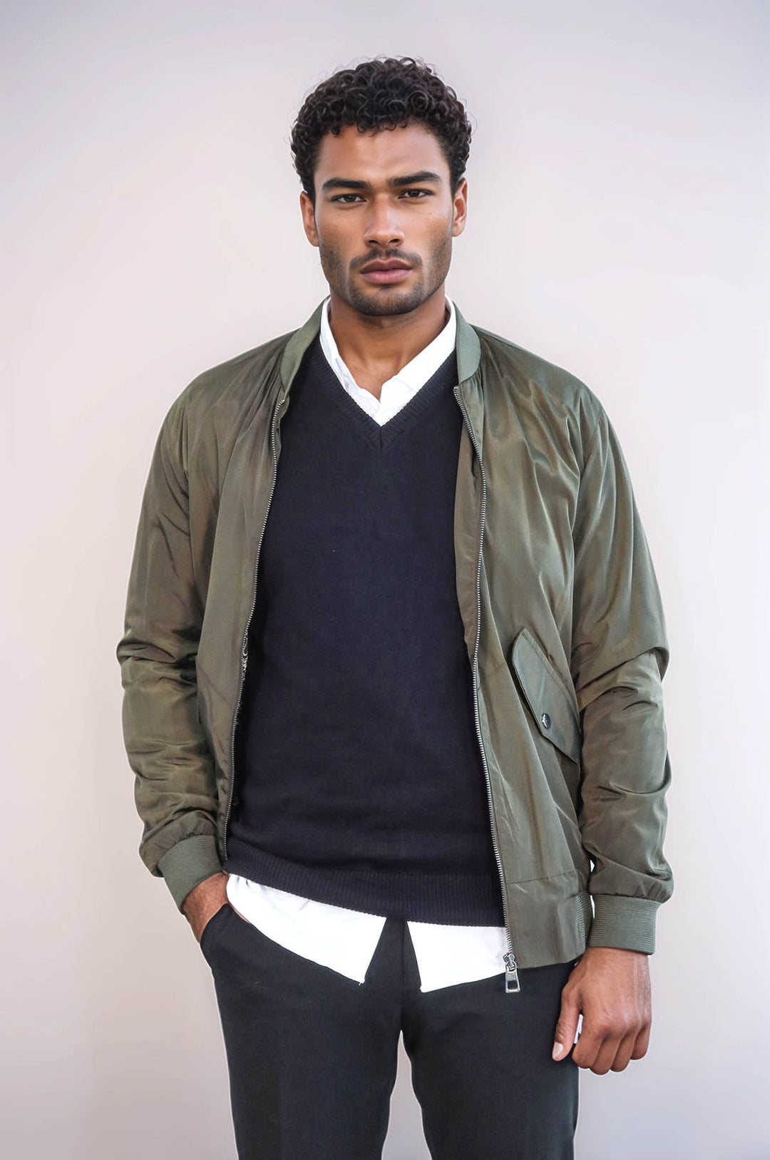 Abrigo bomber color caqui con bolsillos con solapa y cremallera para hombre - Wessi