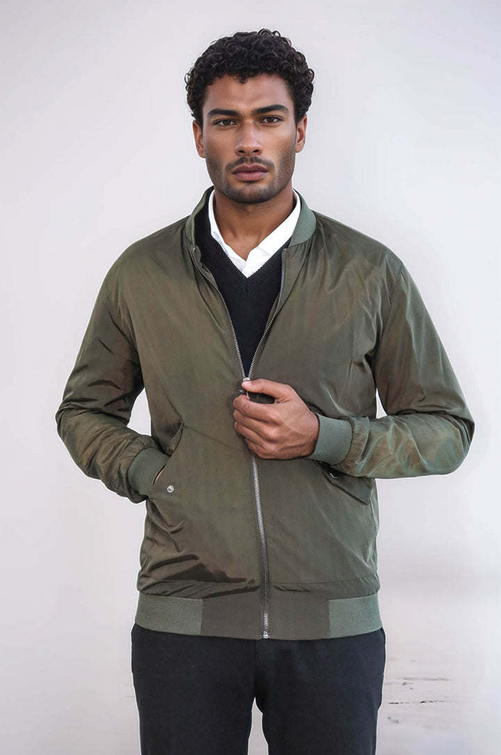 Abrigo bomber color caqui con bolsillos con solapa y cremallera para hombre - Wessi