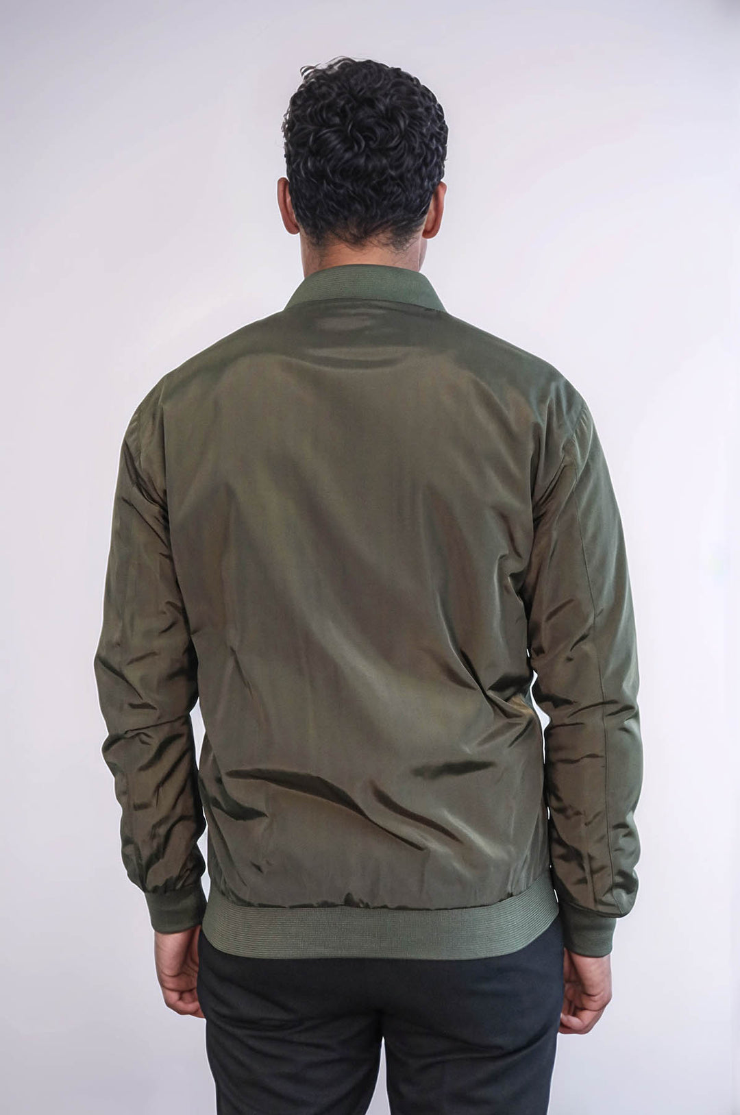Abrigo bomber color caqui con bolsillos con solapa y cremallera para hombre - Wessi