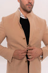 Abrigo largo de hombre color beige con cuello mandarín | Wessi