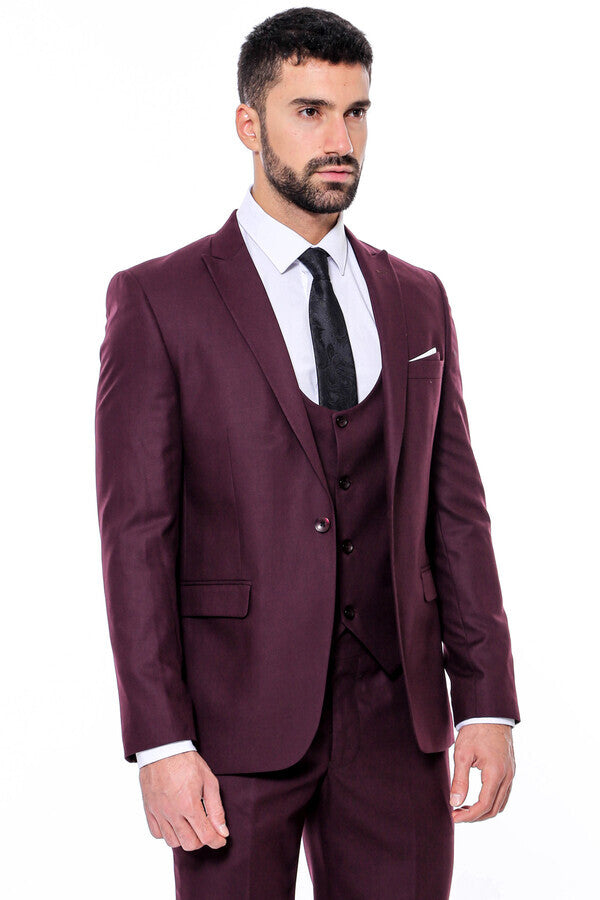 Traje liso de corte entallado para hombre en color burdeos - Wessi