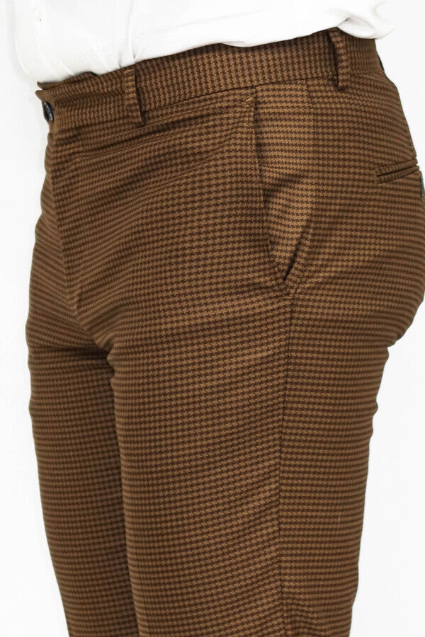 Pantalones marrones con estampados y corte ajustado para hombre - Wessi