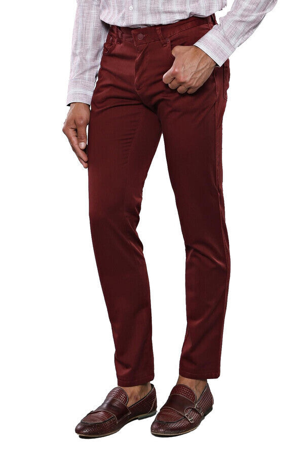 Pantalones de hombre color burdeos con cinco bolsillos y corte entallado - Wessi