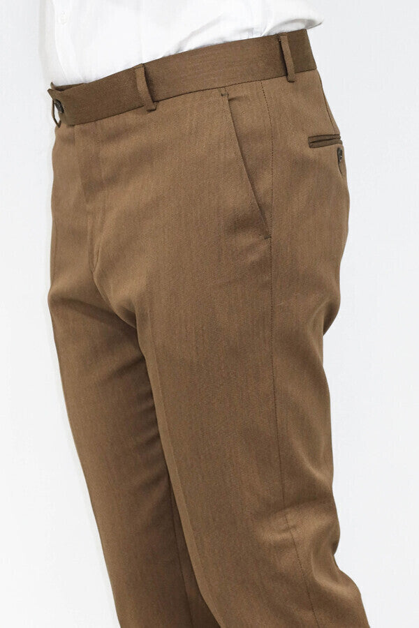 Pantalones de hombre de color tostado liso y corte ajustado - Wessi